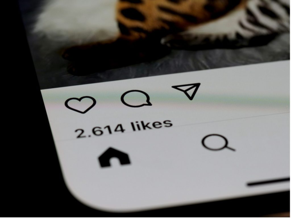 2614 likes in an image from social media