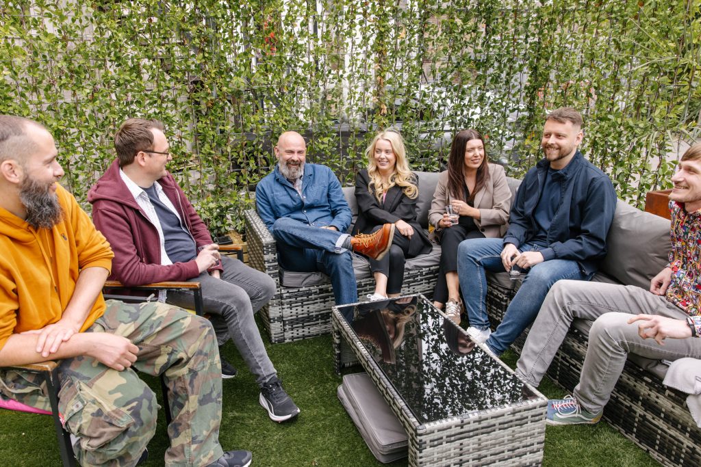 SQ digital people afterwork smiling
